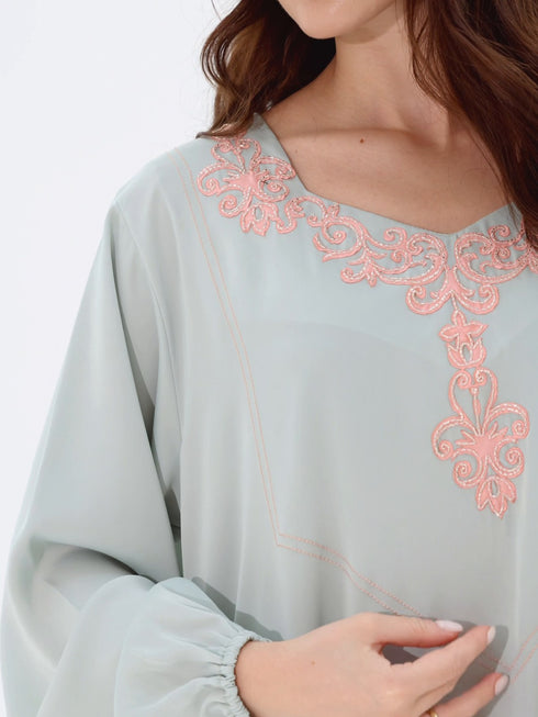 Nada Kaftan in Mint