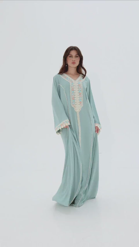 Bushra Kaftan – video